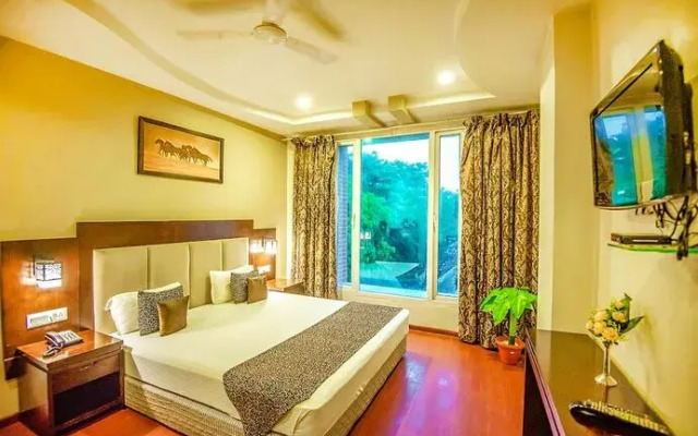 Fabhotel Gold Leaf I