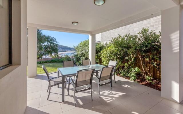 Beach House, Pacific Road, 1/20