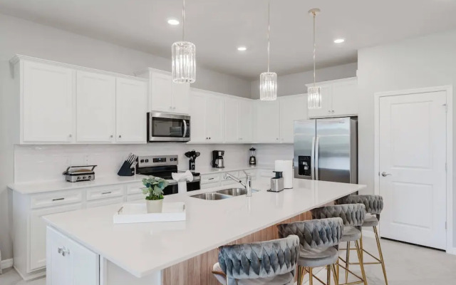 Stunning 8BR Pool Gameroom Minutes to Disney