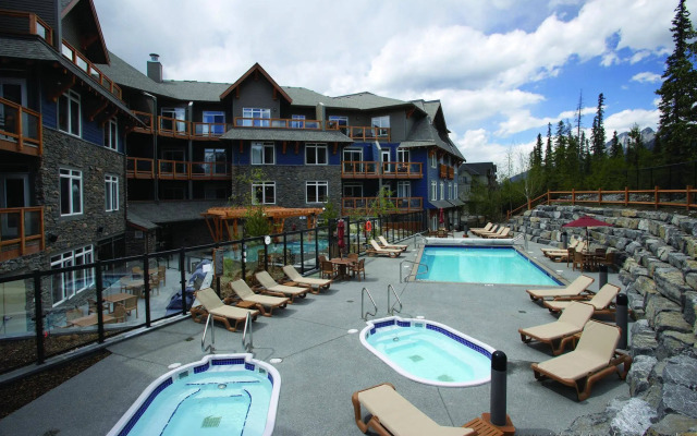 Blackstone Mountain Lodge by CLIQUE