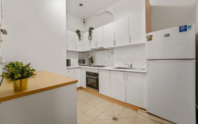 Discover Potts Point Budget Accommodation