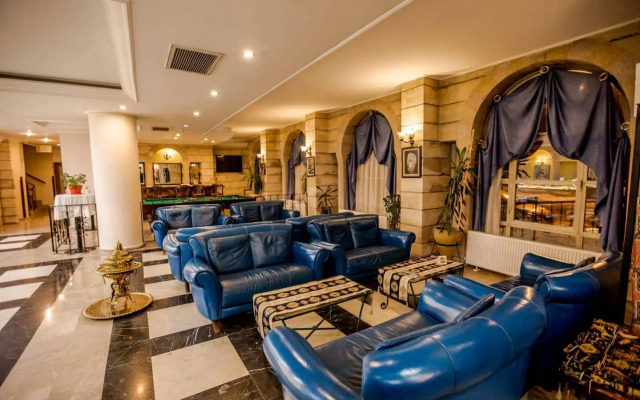 Tassaray Hotel