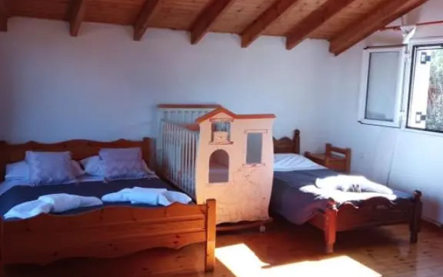 Kanakades Valley View House