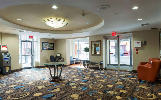 Howard Johnson Plaza by Wyndham by the Falls Niagara Falls