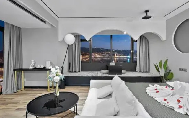 Cloud 51·High-altitude Quanjiang View Hotel (Chongqing Jiefangbei Cloud Eye)