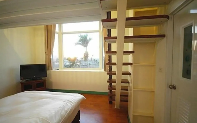 Warm House Hostel