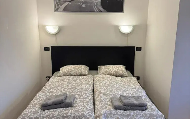 Cosy Studio With Terrace Near Florenc