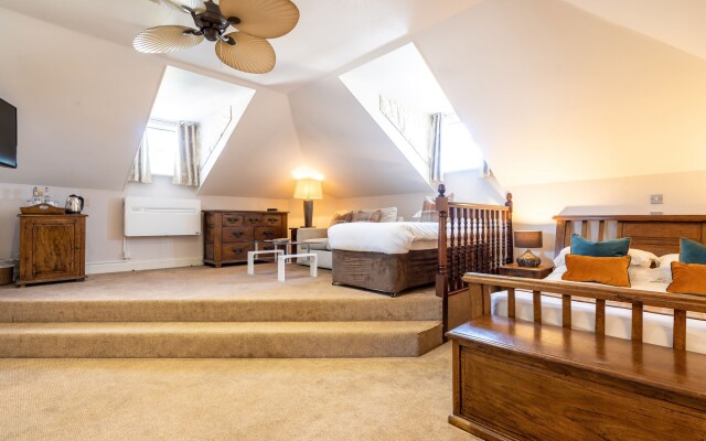 The Inn Boutique Hotel Bar and Restaurant