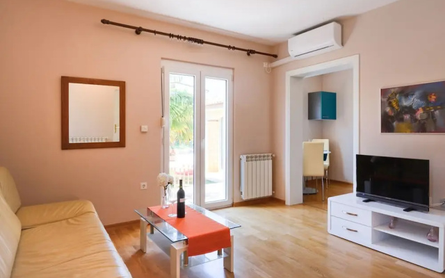 Modern apartment with pool, free Wi-Fi and air conditioning, ideal for a couple - Apartment in Porec - Photo 4