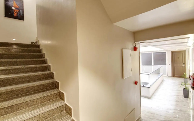 Saltstayz Premier - Near Golf Course Road & Sector 57