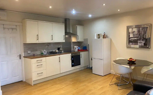 1-bed Unit 10 Minute Drive From Hellfire Caves