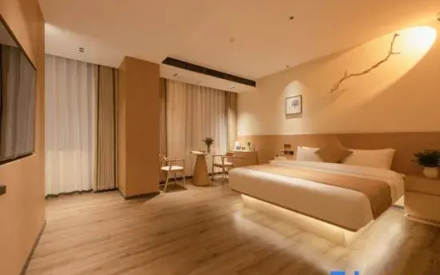Lido Hotel (Qujing North Station)