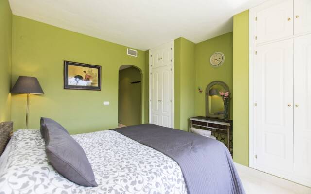 Perfect Location Between Golf and Beach