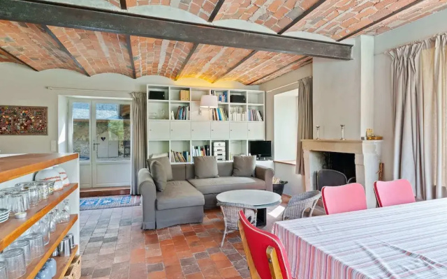 Charming Holiday Home in Yevre-la-Ville with Pool