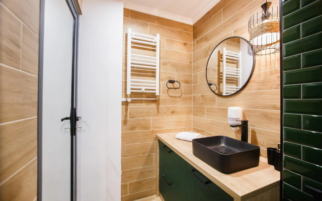 Green Velvet City Retreat