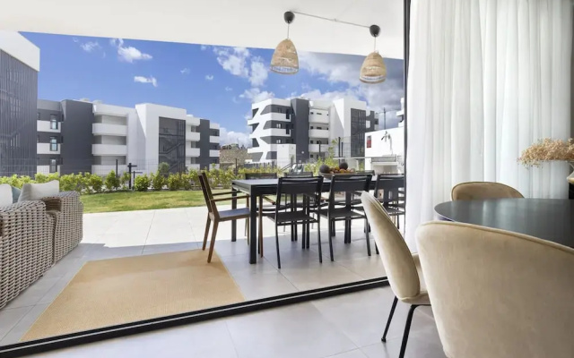 Luxury Apartment With Garden in Higueron