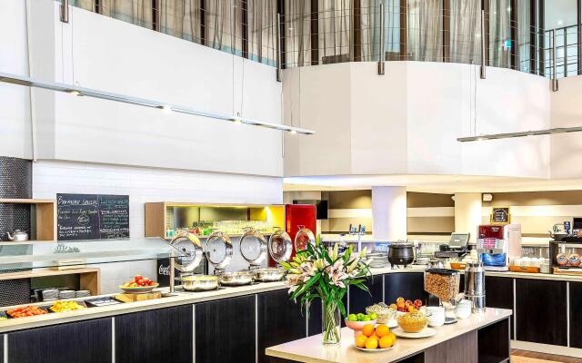 ibis Melbourne Hotel and Apartments