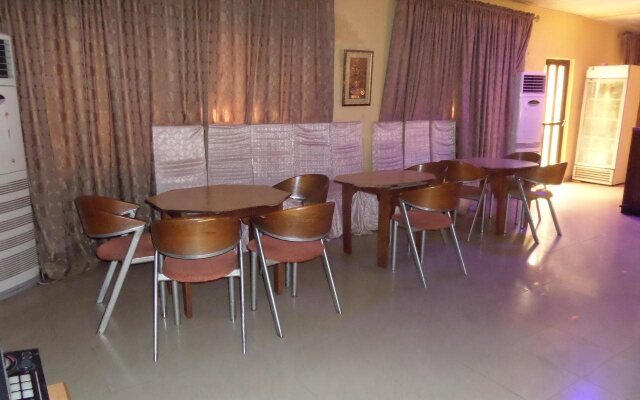 Bakis Continental Hotel