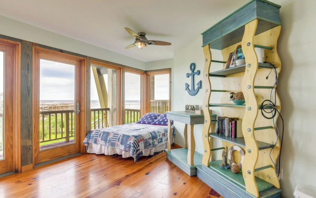 Oceanfront Home w/ Beach Access in Galveston