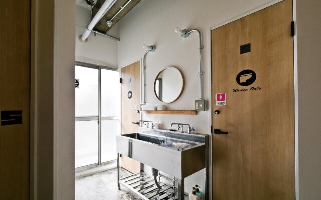 NEW WORLD INN - Hostel
