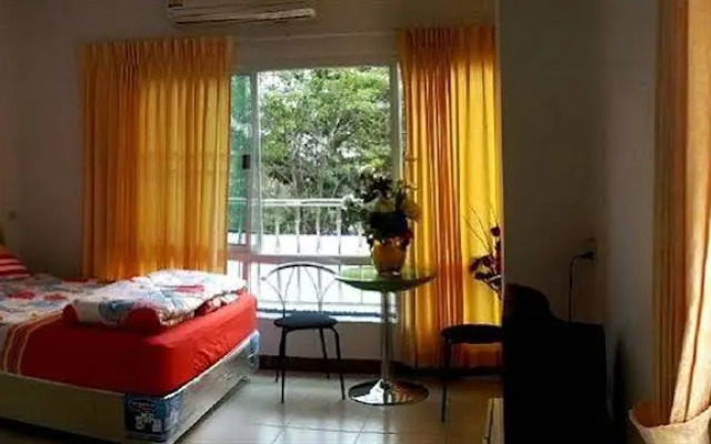 Suchart Leelawadee Home