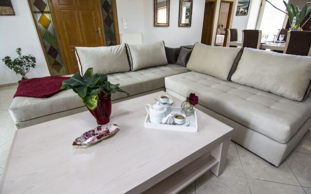 Luxury Mari House
