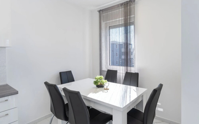 Meridian Pool Residences