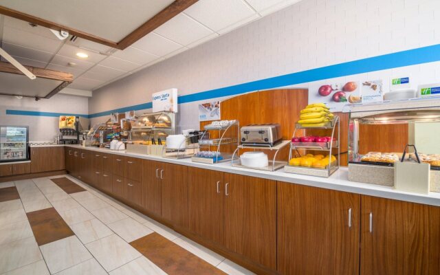 Holiday Inn Express Hotel & Suites Phoenix-Airport by IHG