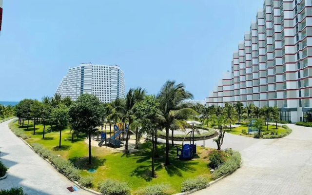 Arena Cam Ranh Beachfront Condotel