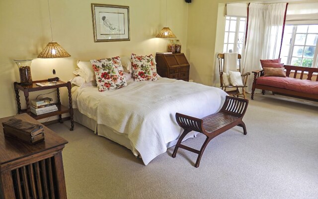 Pin Oaks Bed And Breakfast