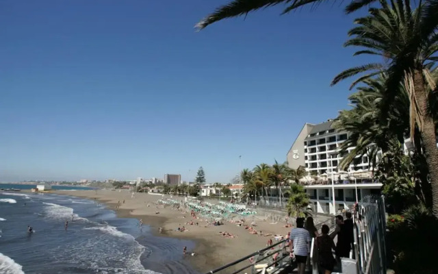 Renovated Apartment by the Beach and Yumbo Centre