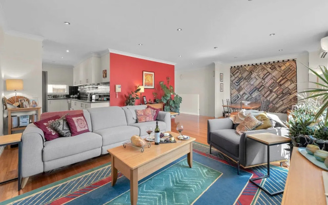 StayCentral - Tranquil Townhouse