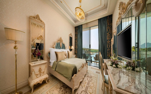 Les Ambassadeurs Marina Hotel & Casino