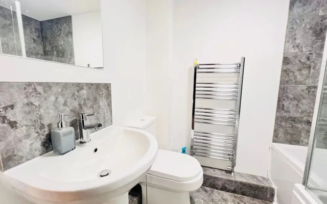 Tanzanite Apartment in Cambridge