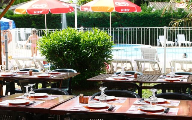 Detached Chalet With a Covered Terrace in Green Surroundings