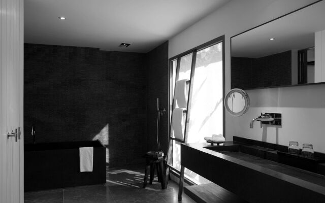 Christopher Hotel
