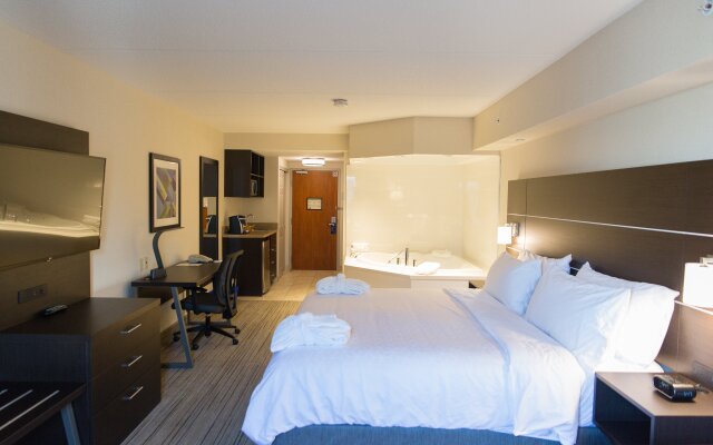 Holiday Inn Express & Suites Brampton by IHG