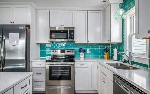 Dream Weaver 4 Bedroom Home by RedAwning