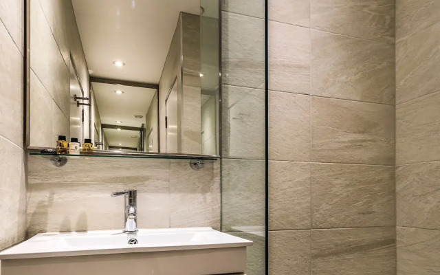 The Knaresborough by Aura Collection