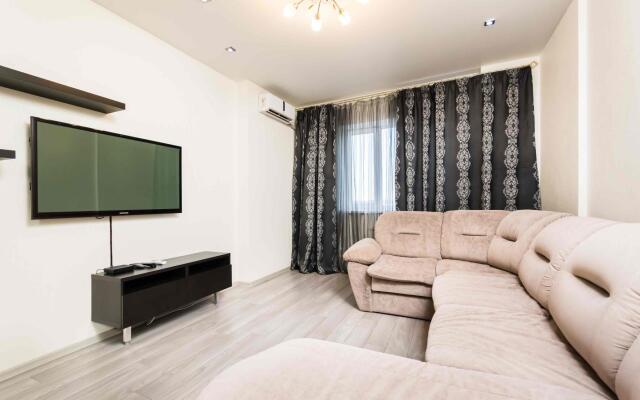 Жилой квартал на улице Адоратского