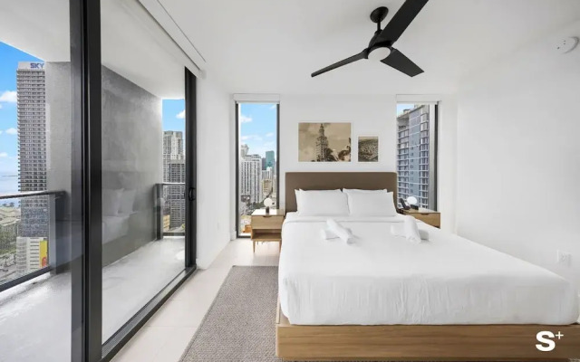 Luxury Downtown 2 BR with Skyline View