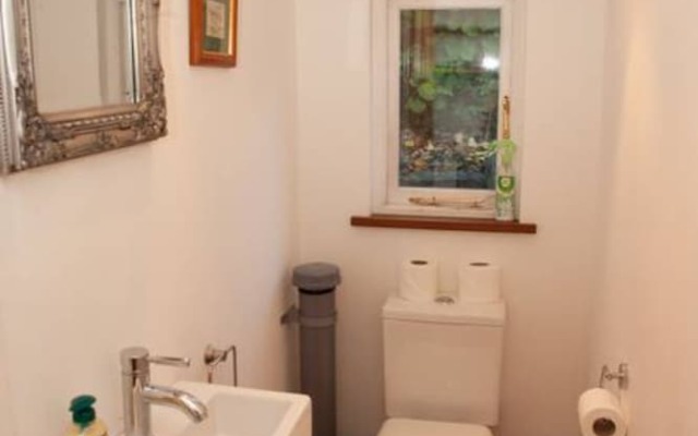3 Bedroom House In Bath With Garden