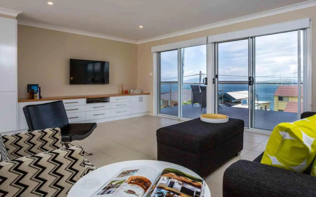 PENINSULA 180 Gerroa 4pm check out Sundays