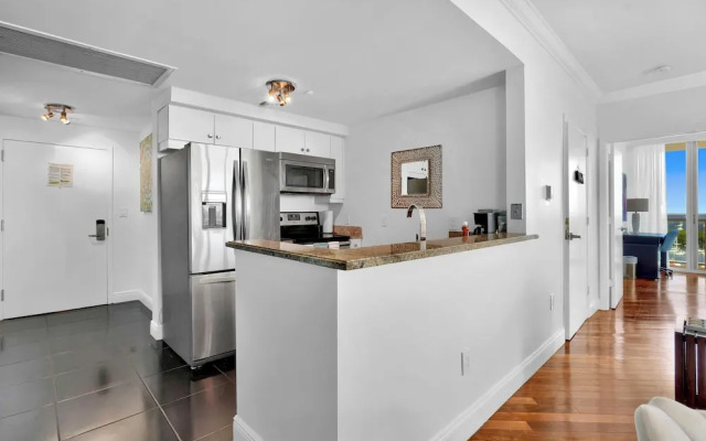 Fabulous 2-Bedroom in the Heart of Grove