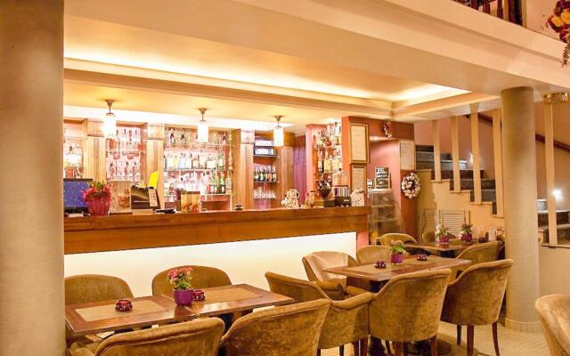 Main Square Apartments