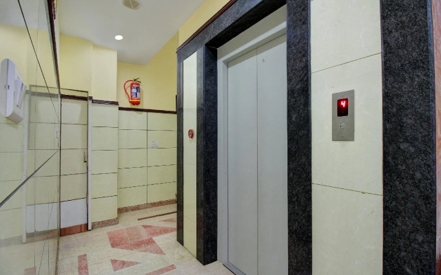 OYO 13595 VT Residency