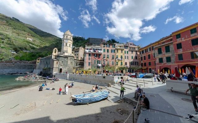 ALTIDO Pretty House in Vernazza Middle Apartment