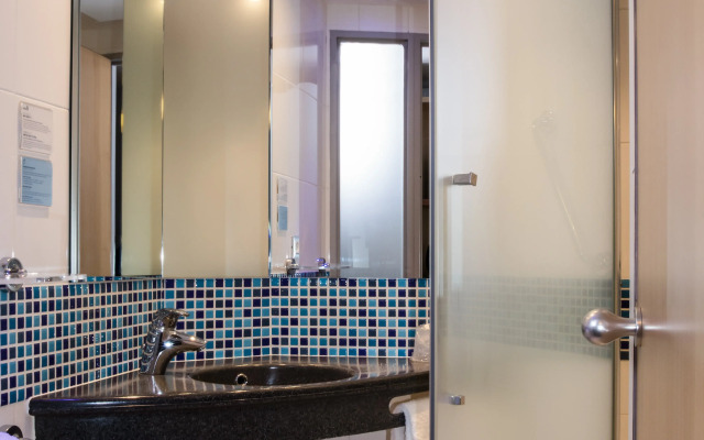 HOLIDAY INN EXP TOULOUSE ARPT by IHG