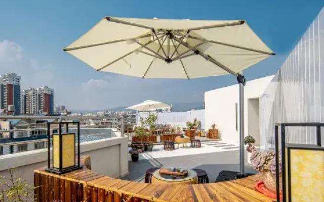 Chengjiang Yanhu Inn