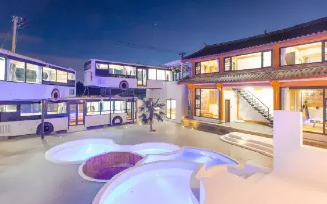 Lijiang Slow Bus Wild Luxury Mountain View B&B